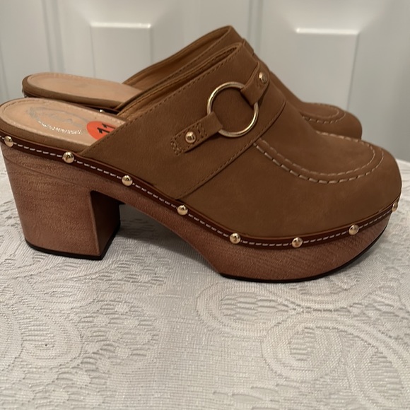 Atalina Moccasins 3 .5 “ Woman’s. - Picture 4 of 7